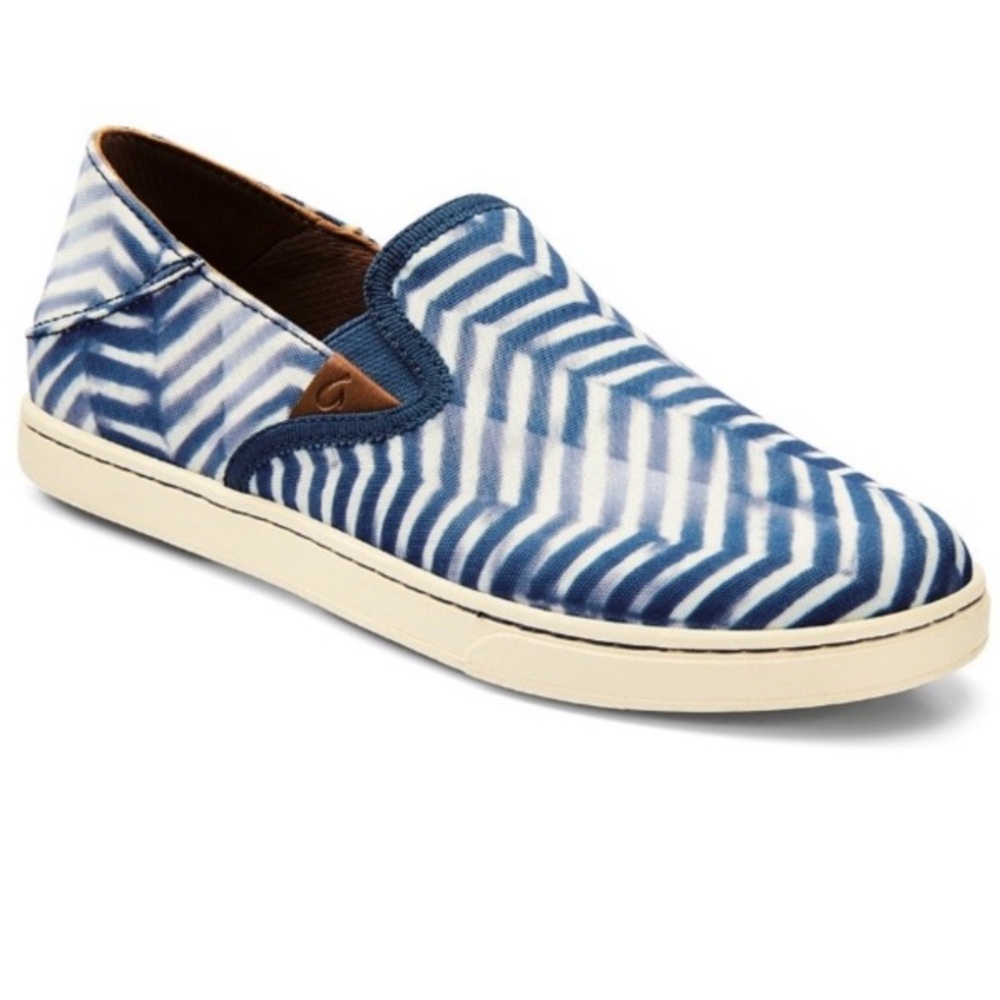 Like new OluKai Vintage Indigo & Off White Pehuea Sneakers